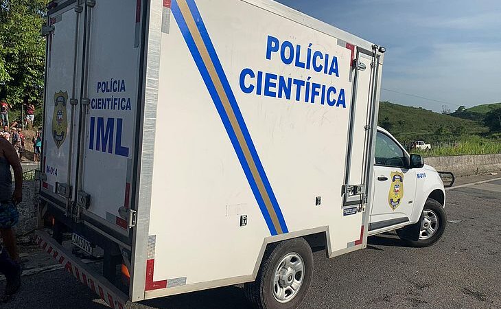 Corpo de homem é encontrado enrolado em lençol no esgoto ao lado de motel