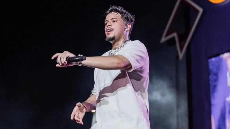 Com infecção nos sisos,Felipe Amorim se afasta dos palcos por tempo indeterminado