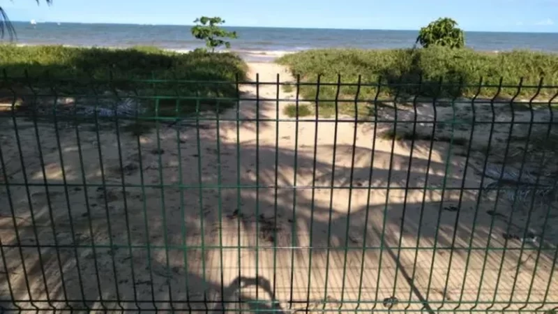 No Litoral Norte, cercas impedem acesso a diversas praias