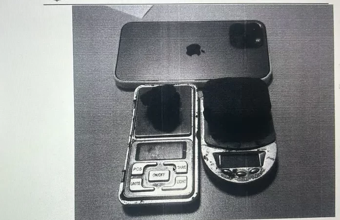 Filho de vereador é preso em flagrante, em supermercado no Stella Maris, suspeito de tráfico de drogas