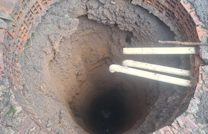 Bombeiros são acionados para resgatar idoso que caiu em fossa de 10 metros no interior de AL