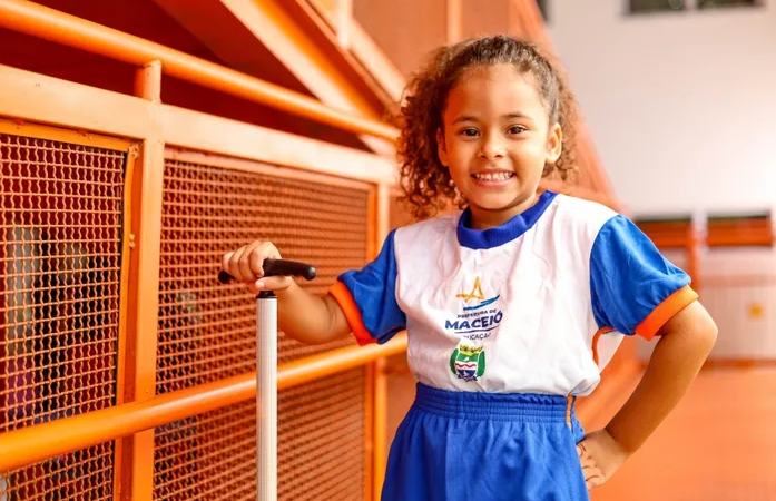 Educação convoca auxiliares de sala, assistentes sociais, psicólogos e docentes