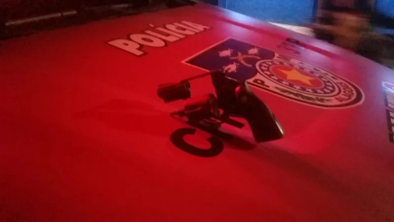 PMs encontram revólver com jovem durante abordagem em Arapiraca