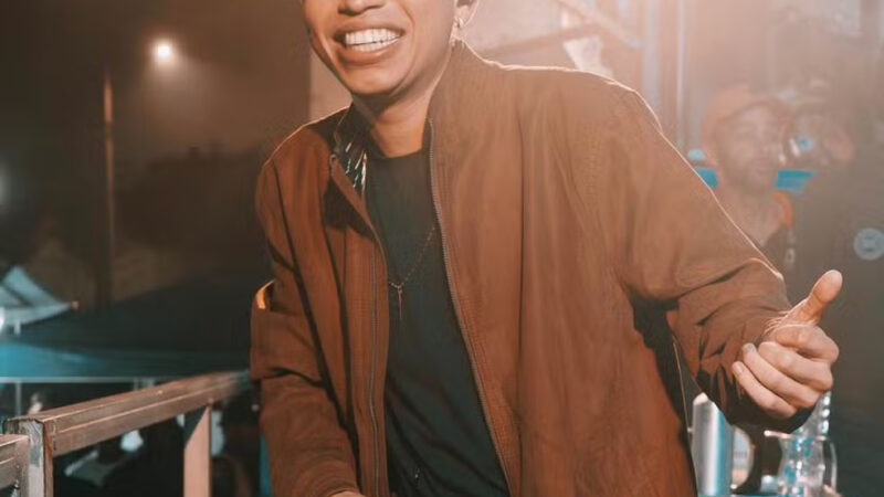 Cantor de seresta preso após terminar show de São João é solto e volta a se apresentar no interior