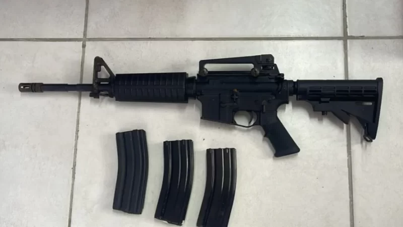 Ação integrada apreende um fuzil no bairro da Cambona, em Maceió