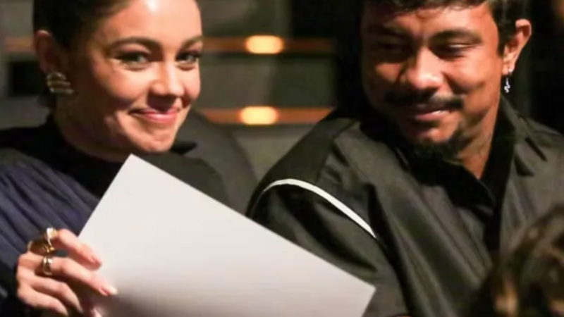 Sophie Charlotte e Xamã se beijam ao curtir festival no Rio