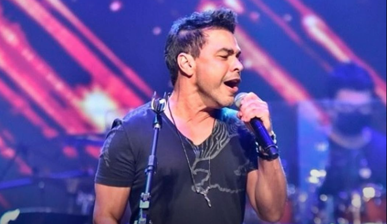 Zezé di Camargo fala sobre carreira após desafinar em shows