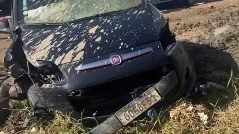 Colisão entre veículos de passeio deixa três feridos na AL-210, em Atalaia