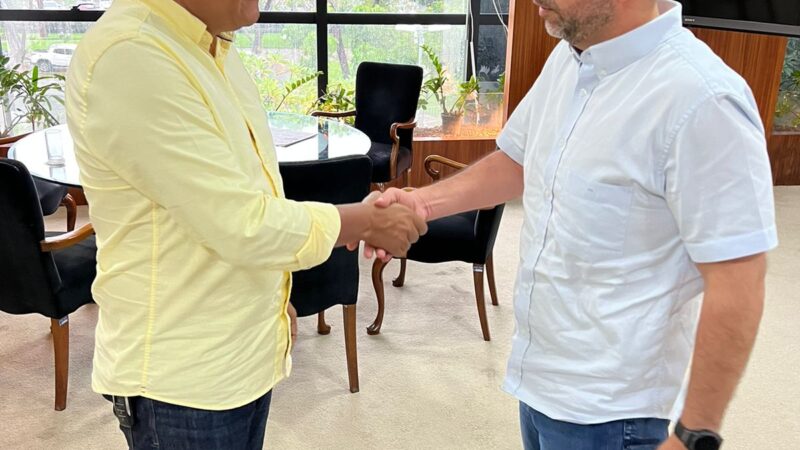 Julio Cezar e Paulo Dantas assinam contrato para construção de 400 unidades habitacionais em Palmeira