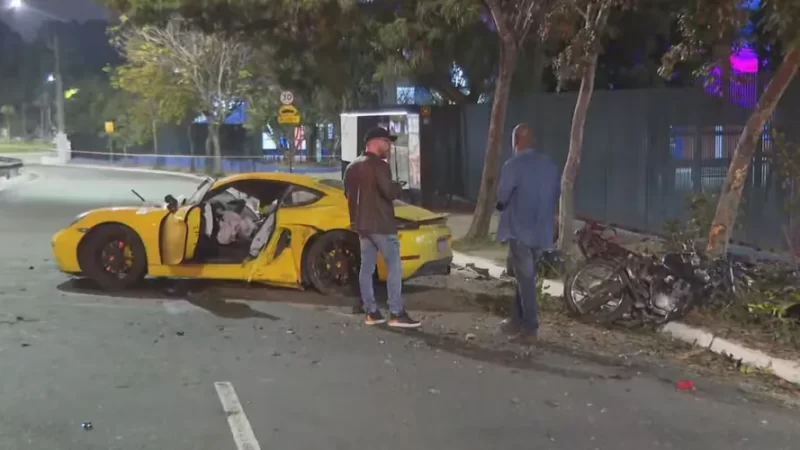 Motorista de Porsche atropela e mata motociclista após discussão