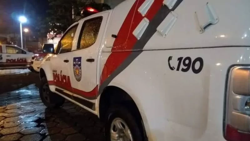 Homem é baleado e outro é esfaqueado em um intervalo de meia hora