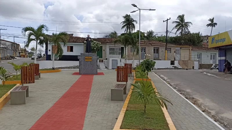 Mulher denuncia vizinho por filmá-la durante banho; celular apreendido