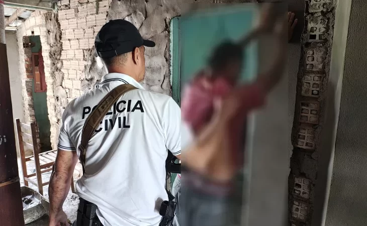 Pai é preso por estuprar e ameaçar filhas de 11 e 13 anos em Arapiraca