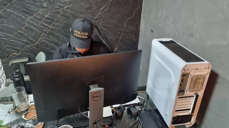 PF prende em Maceió acusado de armazenar imagens de crianças e adolescentes sendo abusados