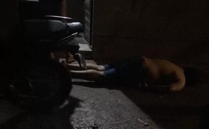 Homem é chamado à porta e é executado a tiros na presença da esposa