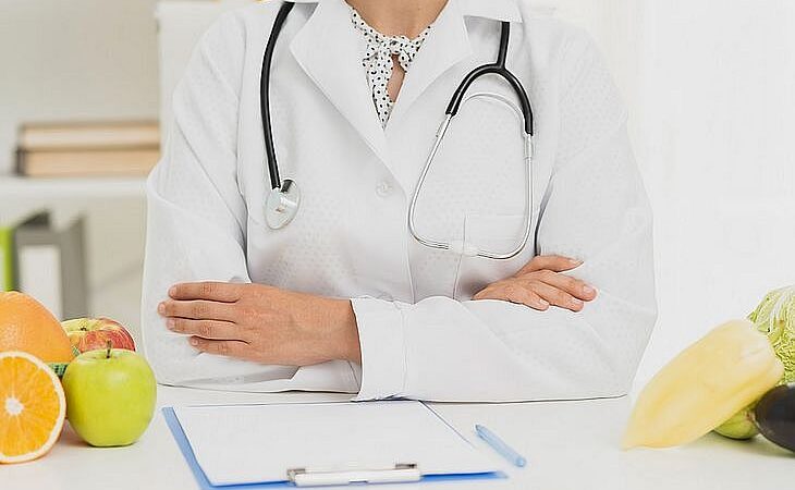 Polícia conclui investigação contra falsa médica que atendia em centro médico de Maceió