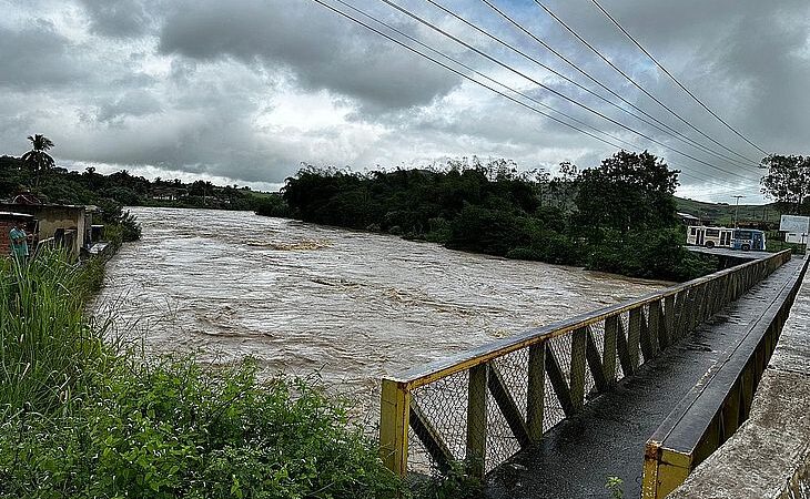 Mundaú atinge nível de atenção e famílias são retiradas de área de risco em Rio Largo