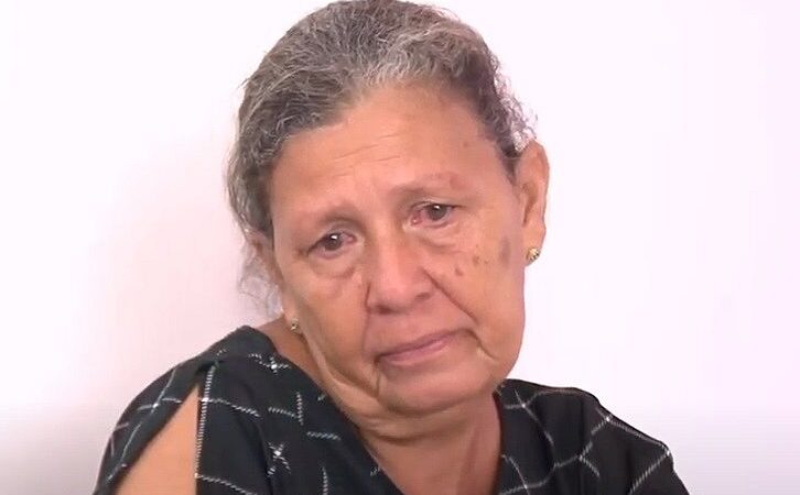 Moradora de casa incendiada chora por perder tudo e comenta relação com suspeito