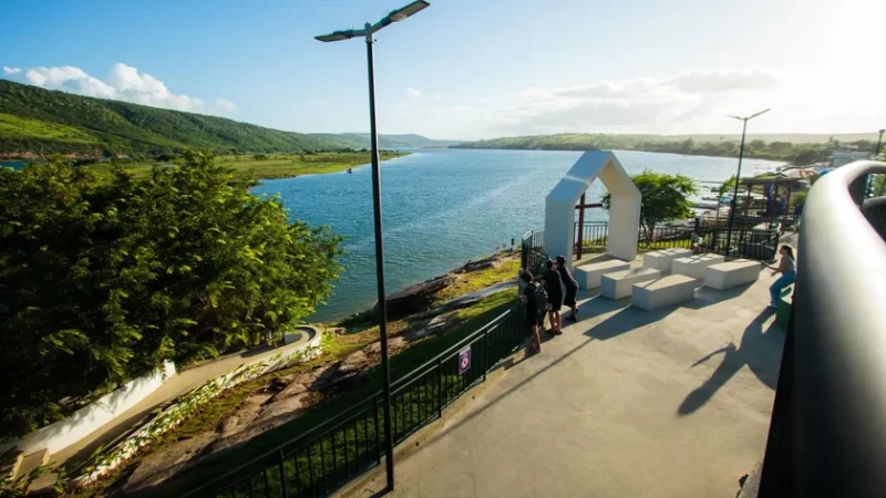 Governo do Estado entrega primeira etapa da orla ribeirinha de Traipu