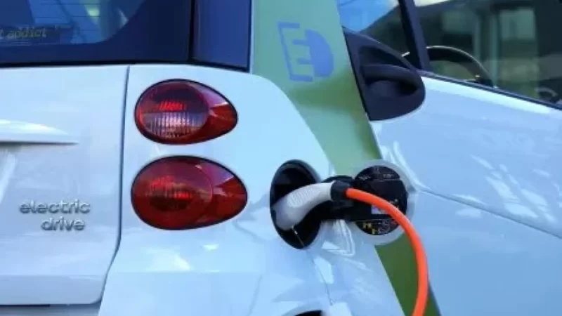 Isenção de IPVA para carros elétricos contribui para avanço das vendas do setor