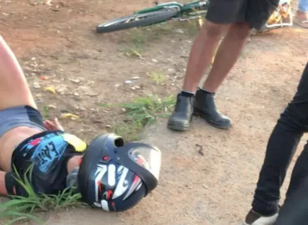 Mulher é socorrida em estado grave após colisão entre motocicletas em Palmeira dos Índios