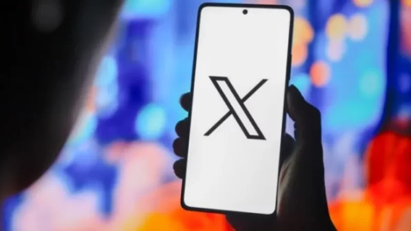 Após ordem de Moraes, Brasil amanhece com bloqueio gradual do X