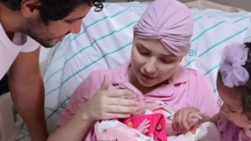 Com câncer avançado, cantora gospel comemora volta para casa