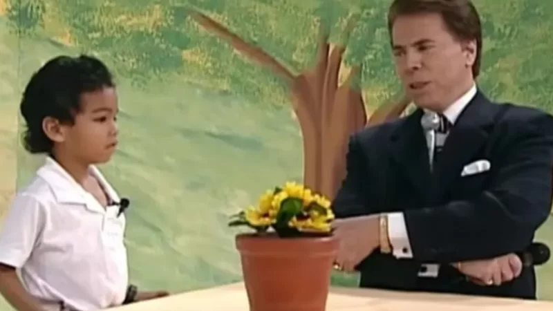 Fã mirim que viralizou cantando Raça Negra se despede de Silvio Santos