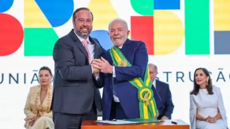 Ministro anuncia ampliação do vale-gás para 20 milhões de famílias