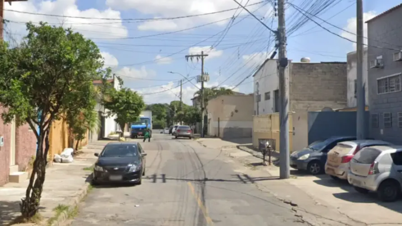 Pai sofre acidente de moto com filha de 5 anos e abandona a criança ferida na rua