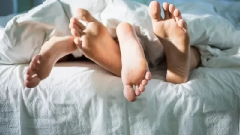 Rachar a conta do motel é “mico”? Experts dão dicas para evitar climão