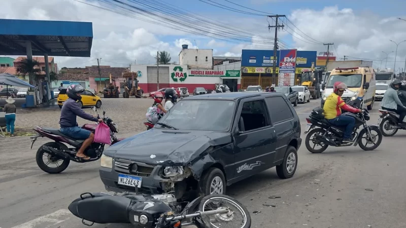 Colisão entre carro e moto deixa motociclista ferido na AL 220, em Arapiraca