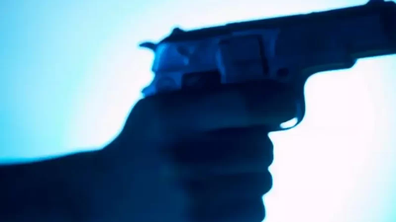 Vítima é assassinada na frente do filho de 13 anos após discussão