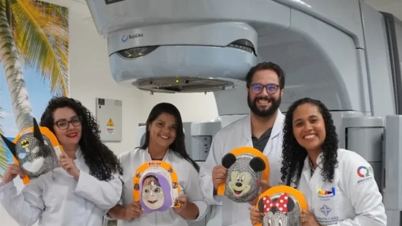 Máscaras customizadas suavizam sessões de radioterapia em crianças