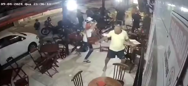 Morre no HGE um dos envolvidos em briga entre torcedores em um bar em Cruz das Almas, Maceió