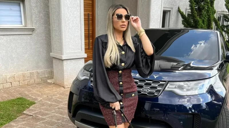 Deolane Bezerra deixa a prisão após duas noites