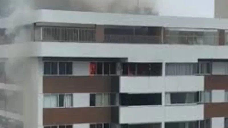 Homem morre carbonizado em incêndio na cobertura de prédio