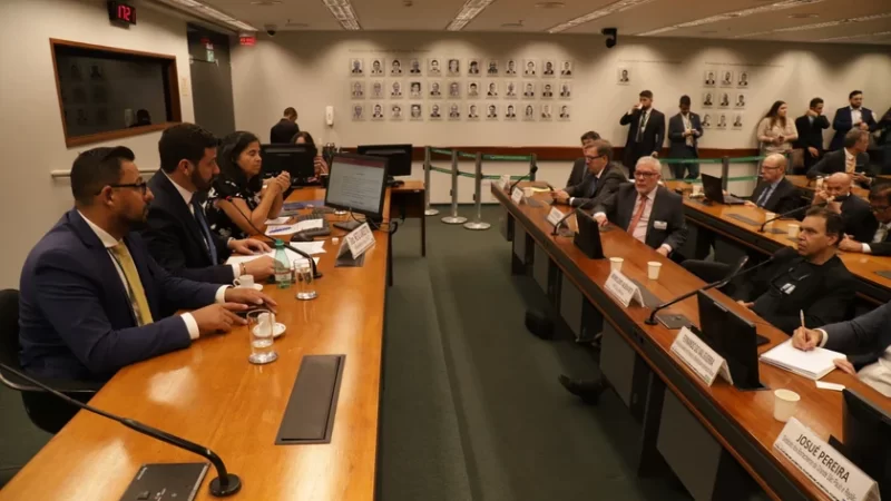 Caminhoneiros falam em greve e ANTT se posiciona contra aumento dos pneus