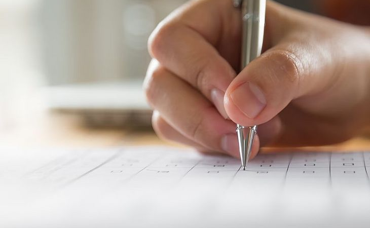 Governo define que pessoas trans podem usar nome social em concursos públicos