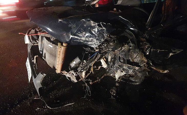 Motorista preso às ferragens e outros dois feridos são socorridos após colisão entre carros na BR-316