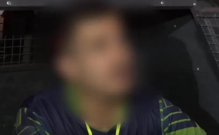 Motoboy agride companheira e leva facada na perna