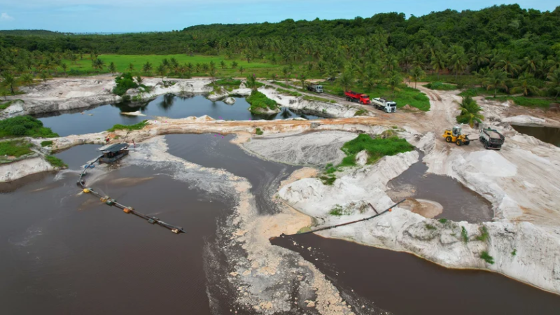 MPF recebe denúncia contra “Máfia da Areia” em Feliz Deserto