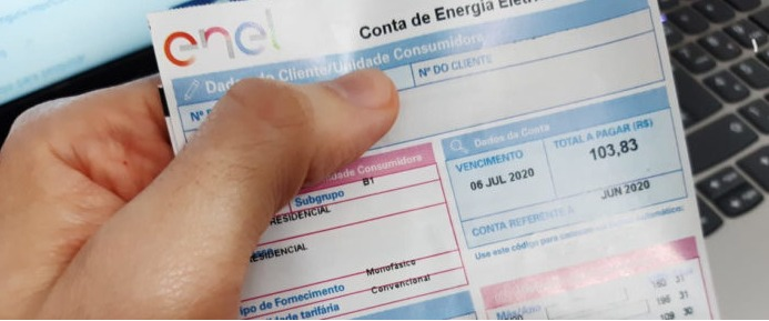 Aneel reduz patamar de bandeira vermelha e reajuste da conta de luz pode ser menor