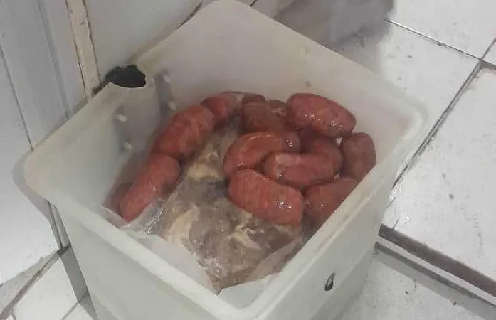 Visa Maceió apreende 90 quilos de carne bovina, charque e linguiça estragados em supermercados e frigoríficos da capital
