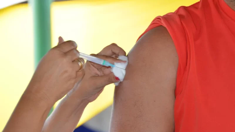 Apenas 5% dos adolescentes em Alagoas completaram a vacinação contra a dengue com a segunda dose