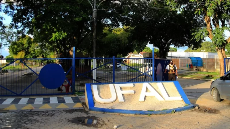 Drogas e balança de precisão são encontradas em caixa de hidrante da Ufal