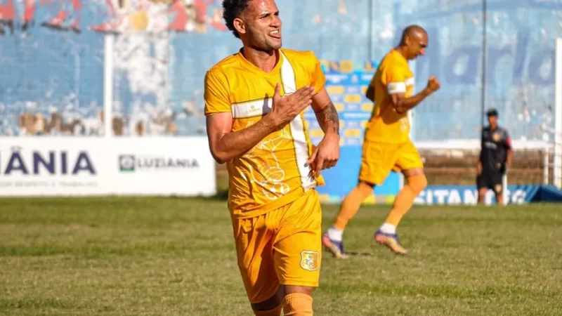 CSE fecha com volante Emersonn e atacante Daniel Alagoano