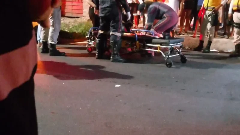 Filha de dona de bar é atingida por tiros em AL