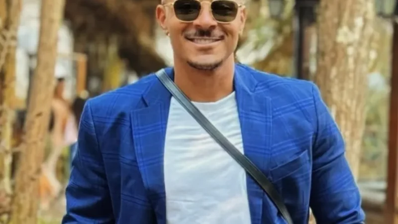 Foto: ex de Andressa Urach surge em clique sensual com cantora famosa