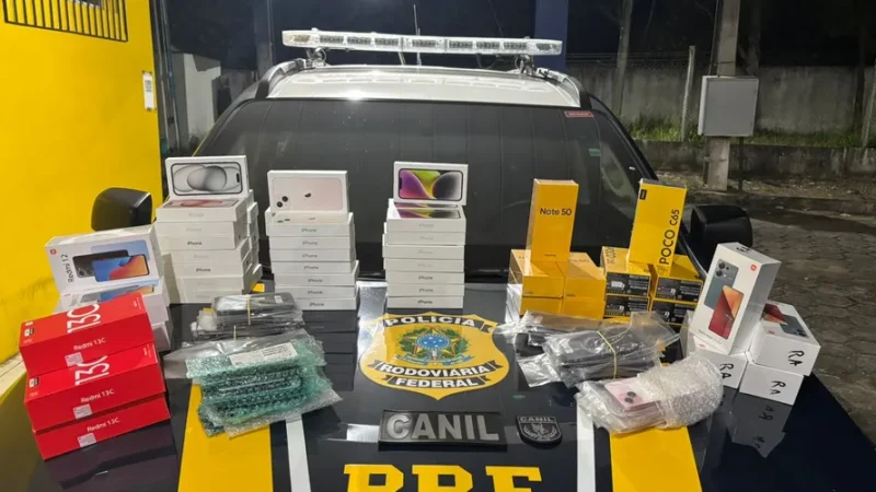 Operação apreende mais de 70 iPhones sem nota fiscal em veículo